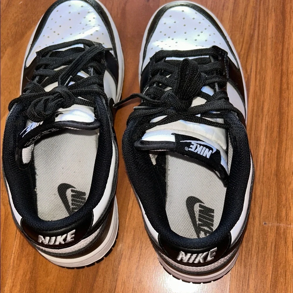 Nike Kids Sneakers in Black and White